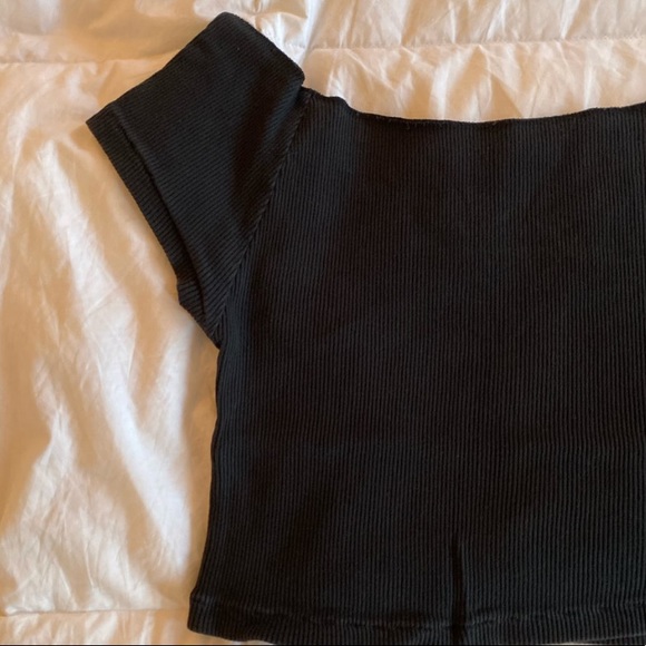 Off the Shoulder Top - Picture 3 of 3